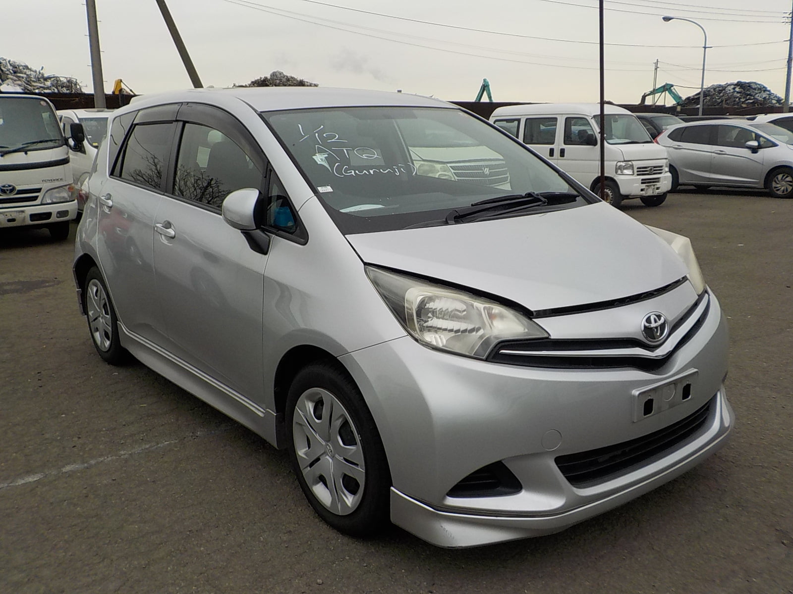 2011 Toyota Ractis SILVER