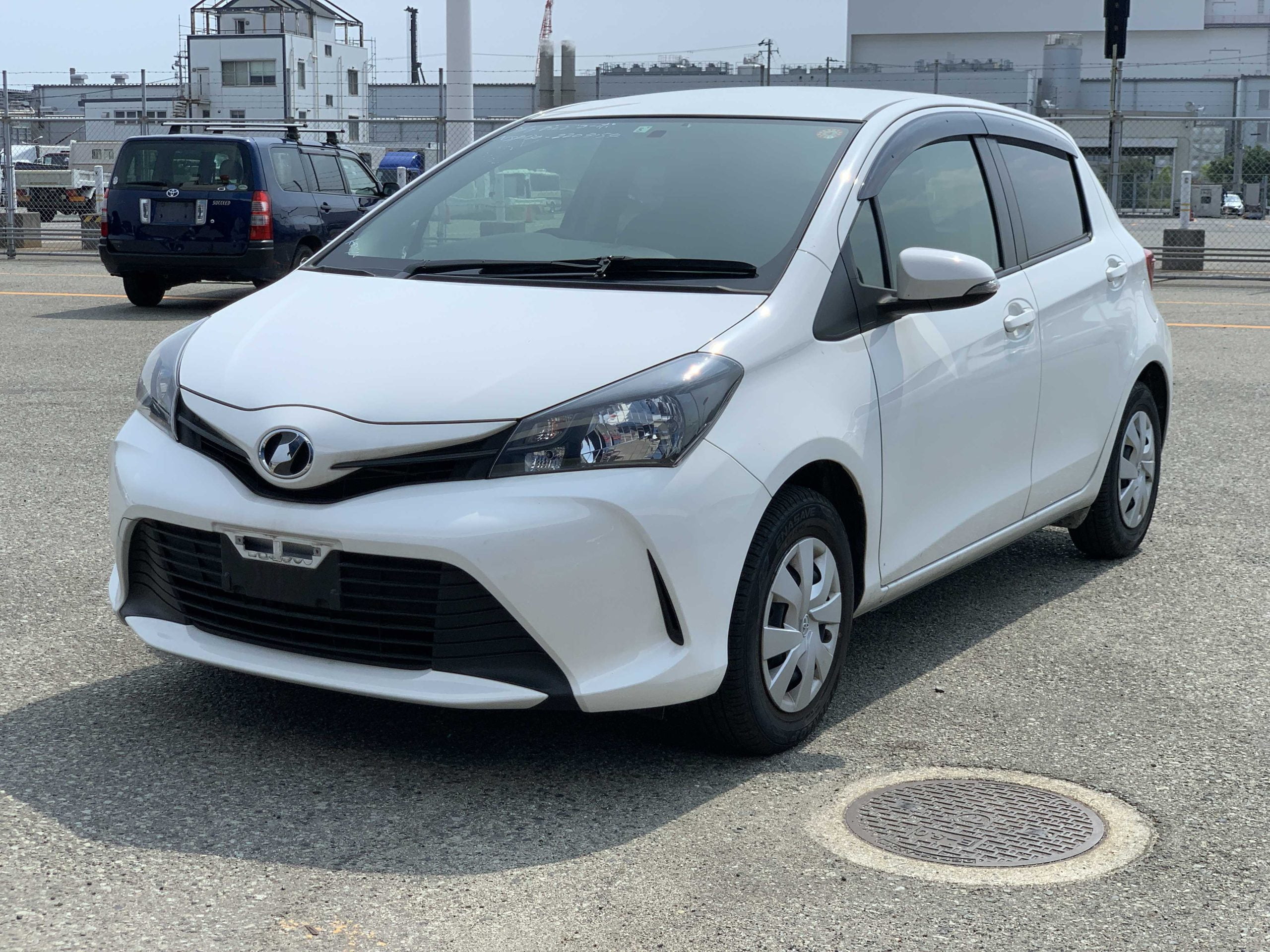 2015 TOYOTA VITZ