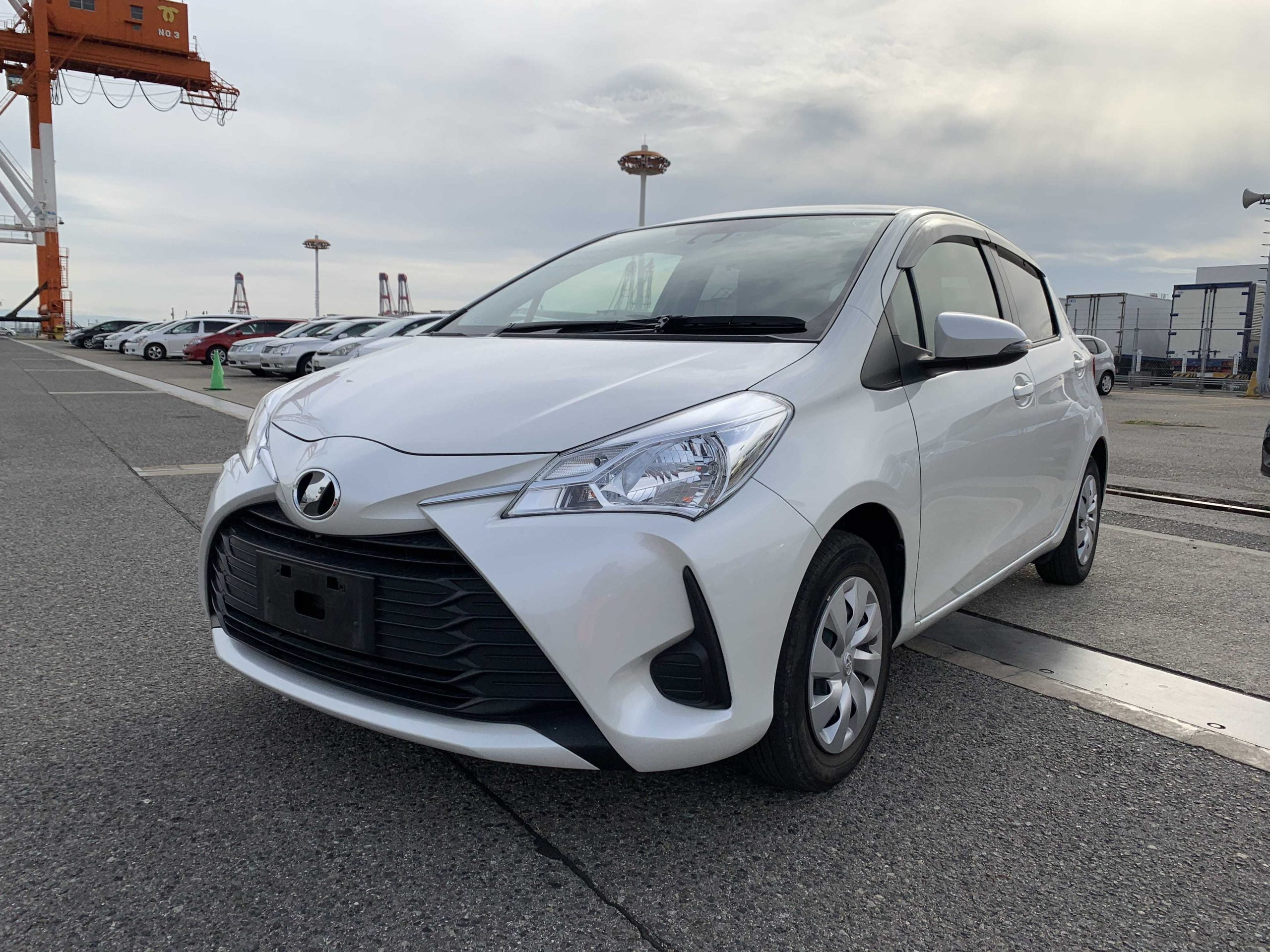 2018 TOYOTA VITZ WHITE COLOR